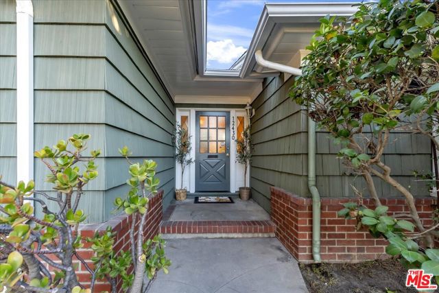12430 Cumpston Street photo 4