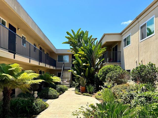 4851 Cole St, San Diego CA: https://media.crmls.org/mediaz/e73cdd48-e812-458d-9fbf-248ca316306f.jpg