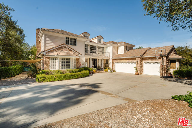 4244 Balcony Drive, Calabasas CA: https://media.crmls.org/mediaz/e73cde1b-9212-44bb-ada3-1d21715045fa.jpg