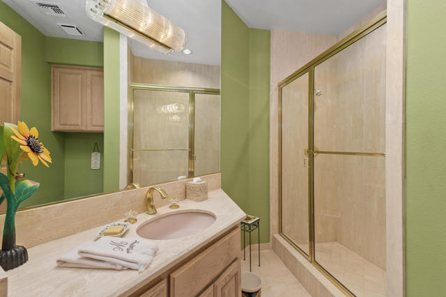346 Crest Lake Drive, Palm Desert CA: https://media.crmls.org/mediaz/e73d0aaa-2842-4ae1-9e36-3644d7048142.jpg