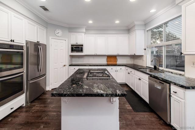 6393 Paseo Aspada, Carlsbad CA: https://media.crmls.org/mediaz/e73d483b-293d-4ed3-9615-e7c539b23bed.jpg