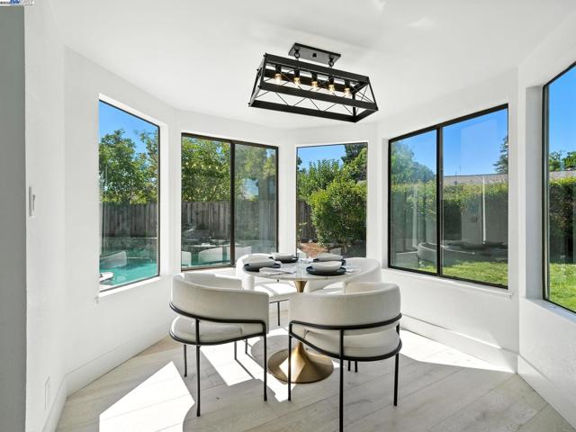 5995 Via Del Cielo, Pleasanton CA: https://media.crmls.org/mediaz/e73da4bf-94d6-40aa-a246-700061911ef7.jpg