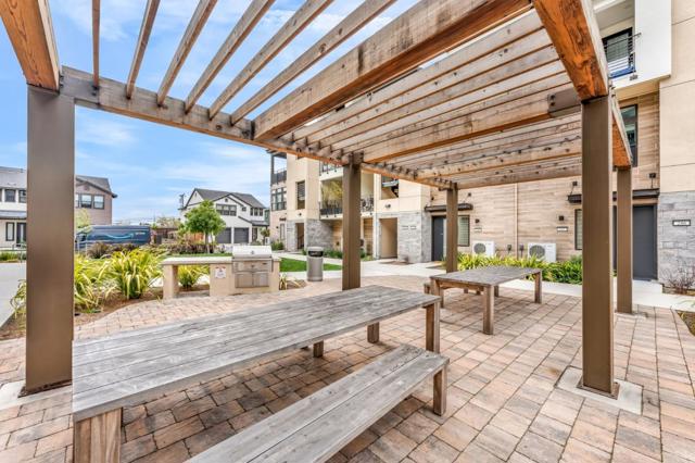 133 Waters Park Circle, San Mateo CA: https://media.crmls.org/mediaz/e73dd39a-1466-4baf-b2ed-18696e8d9a85.jpg