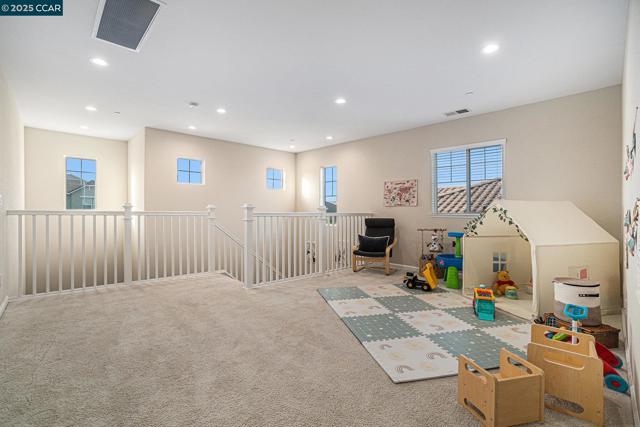 208 Littleton St, Oakley CA: https://media.crmls.org/mediaz/e73def1d-c214-48e0-9cf2-d94e37eddbe2.jpg