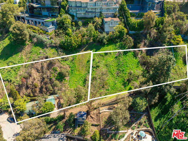 1418 Lindacrest Drive, Beverly Hills CA: https://media.crmls.org/mediaz/e73e11ce-15b9-462f-8f96-cb754b56ded3.jpg