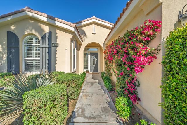 60505 Staghorn Drive, La Quinta CA: https://media.crmls.org/mediaz/e73e2853-6130-4327-9ea2-35aa01e3b2ef.jpg