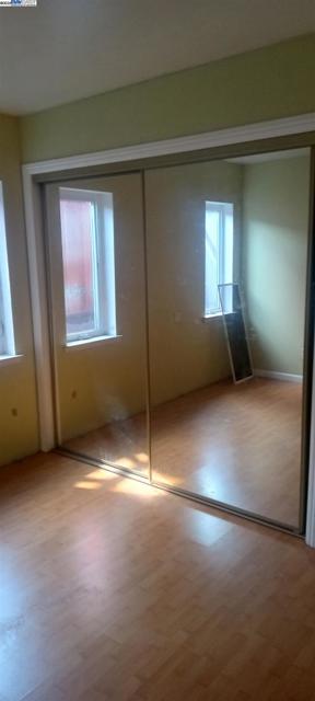 1059 Santa Clara Ave, Alameda CA: https://media.crmls.org/mediaz/e73e3298-2213-45c0-b9c4-393a2acf8623.jpg