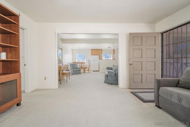 5393 Mary Fellows Avenue, La Mesa CA: https://media.crmls.org/mediaz/e73ea139-93d4-4194-b6ea-3583729f9627.jpg