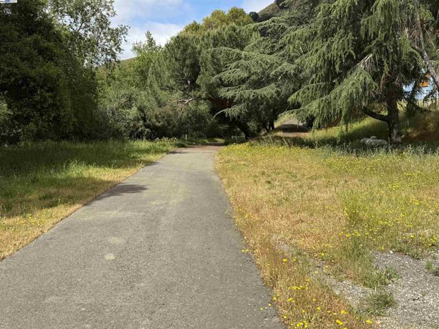 2950 Niles Canyon Rd, Castro Valley CA: https://media.crmls.org/mediaz/e73eefe2-067c-4a1e-b19c-994e01ee364e.jpg