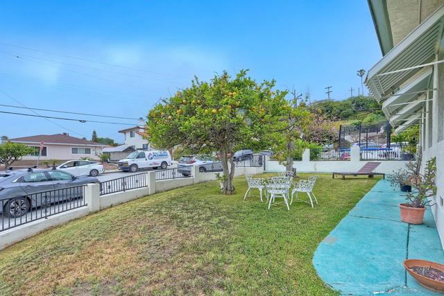 1852 Locust St, San Diego CA: https://media.crmls.org/mediaz/e73f3d39-9bb3-430d-bff7-7c3fe0787095.jpg