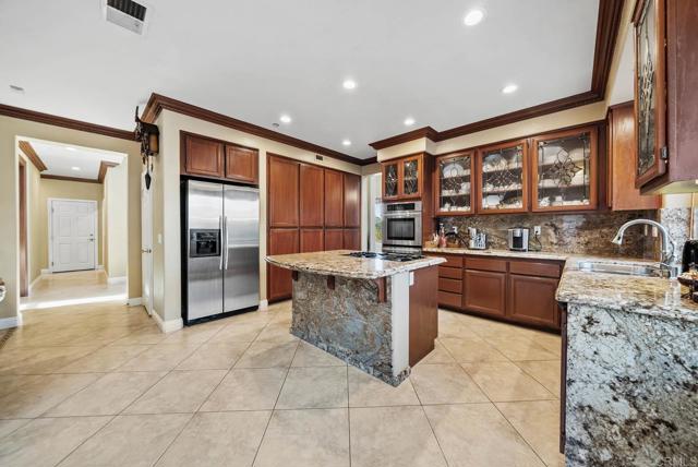 2062 Pleasant Waters Ct, Spring Valley CA: https://media.crmls.org/mediaz/e73f4eaf-4f2b-4699-acad-2bab41127f6d.jpg