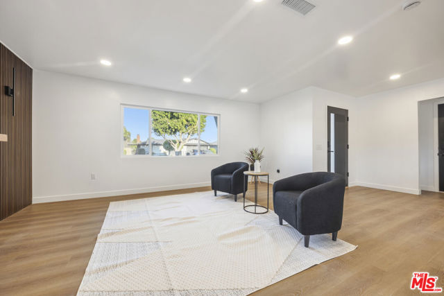 Image 32 of 70 For 19203 Galway Avenue