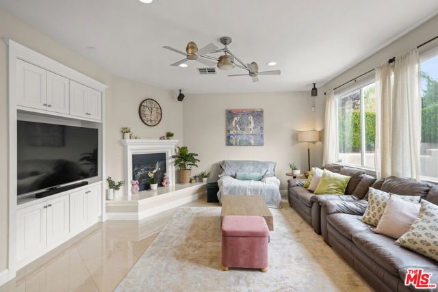 26505 Thackery Lane, Stevenson Ranch CA: https://media.crmls.org/mediaz/e73fe4de-acd9-42a3-98c5-7ed7405c123b.jpg