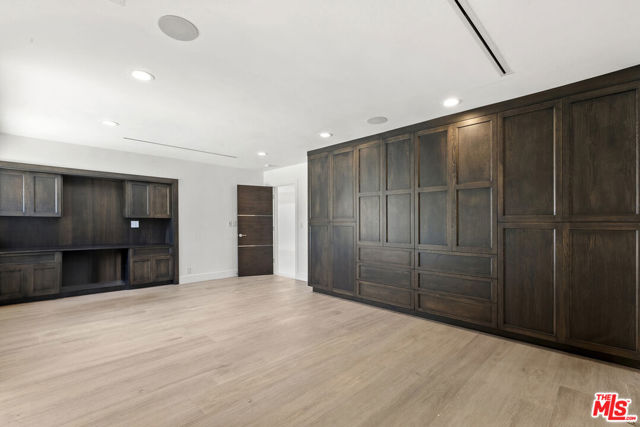 4423 Bergamo Drive, Encino CA: https://media.crmls.org/mediaz/e74006f5-2af4-4679-90bc-779a4a31afce.jpg