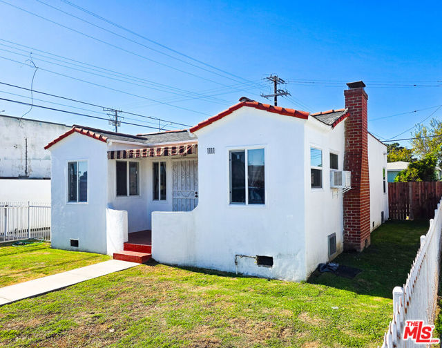 1111 N Spring Avenue, Compton CA: https://media.crmls.org/mediaz/e7401eff-84f4-467d-982a-fa1f085d479a.jpg