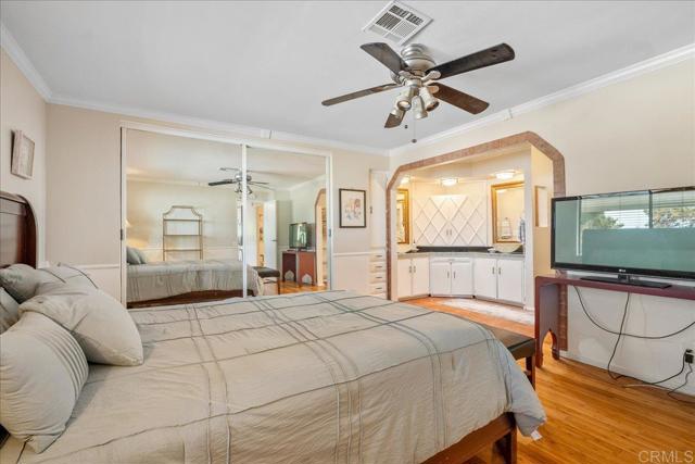 2130 Sunset Drive, Vista CA: https://media.crmls.org/mediaz/e74070e5-2592-4b6f-95b8-982fe2a7afa8.jpg