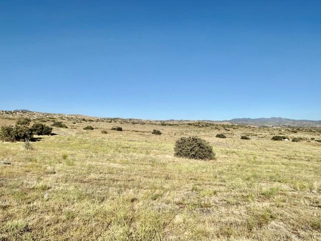 41300 Jojoba Hills Circle, Aguanga CA: https://media.crmls.org/mediaz/e740a9dd-9294-41af-bd2c-63fb31c62141.jpg