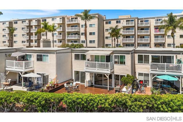 4007 Crown Point Drive, San Diego CA: https://media.crmls.org/mediaz/e740bdb8-c084-4b88-8548-f3205671a66e.jpg