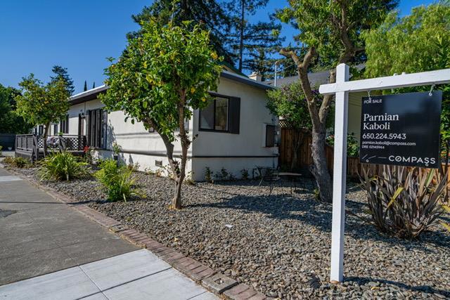 1308 Oxford Street, Redwood City CA: https://media.crmls.org/mediaz/e740f757-c489-401b-b0c6-4827bcaa0eb4.jpg