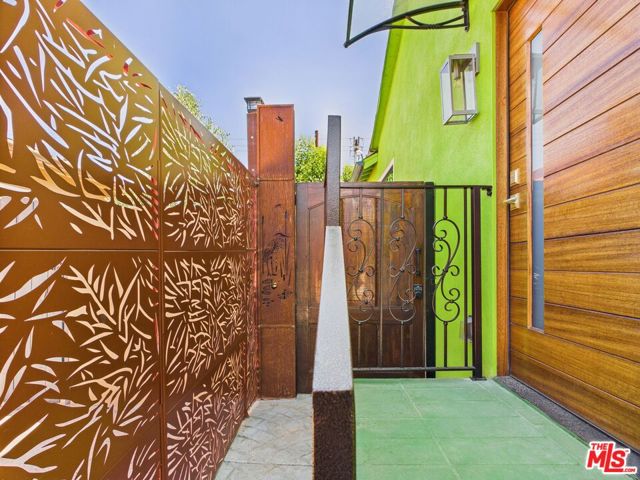 17660 Martha Street, Encino CA: https://media.crmls.org/mediaz/e7415800-0b45-4bd7-b91a-290935f8041a.jpg