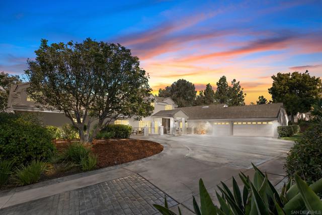 17515 Circa Oriente, Rancho Santa Fe CA: https://media.crmls.org/mediaz/e7415b26-b5f7-42b9-9141-f9e15bace184.jpg