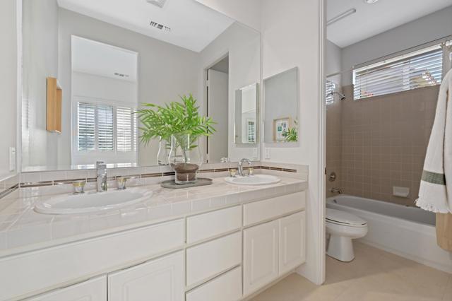 81100 Legends Way, La Quinta CA: https://media.crmls.org/mediaz/e742b688-0a18-48e2-a868-053a70600517.jpg