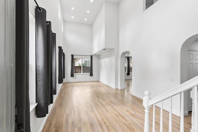 Detail Gallery Image 5 of 35 For 1048 Sunset Crossing Point, San Diego,  CA 92154 - 5 Beds | 3 Baths