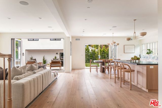 2455 23rd Street, Santa Monica CA: https://media.crmls.org/mediaz/e742f548-a5c0-4956-b637-ed866353bd74.jpg