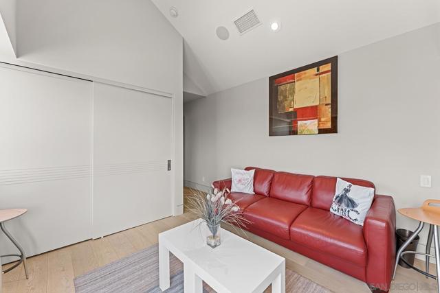 5 Spinnaker Way, Coronado CA: https://media.crmls.org/mediaz/e7430b33-6a69-4e54-96a6-5e8a1821c41c.jpg