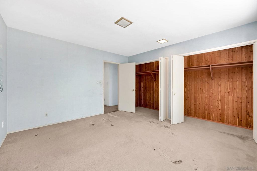 https://media.crmls.org/mediaz/e74353f7-e86f-47b3-a858-085768bd3a73.jpg?preset=X-Large