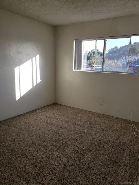 1219 Linalda Dr, El Cajon CA: https://media.crmls.org/mediaz/e743acc7-7b3e-4aa0-9661-fb61fd1696ca.jpg