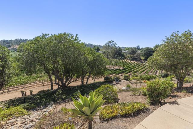 2839 Lakemont Drive, Fallbrook CA: https://media.crmls.org/mediaz/e743bbd8-b7c5-4131-ade2-6ec13fef661d.jpg