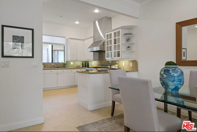 16000 W Sunset Boulevard, Pacific Palisades CA: https://media.crmls.org/mediaz/e743fff3-d716-4993-8242-81f0addfce02.jpg