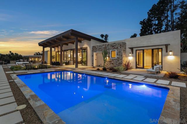 4728 El Aspecto, Rancho Santa Fe CA: https://media.crmls.org/mediaz/e744dead-1bb0-4e9e-9b25-607a4babccf2.jpg
