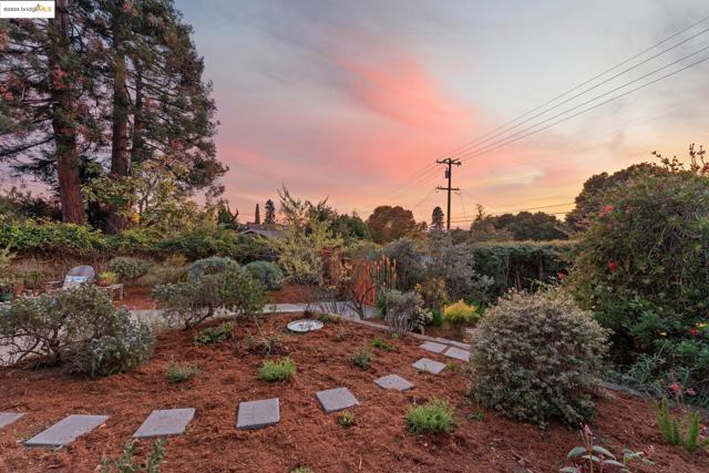 608 Colusa Ave, Berkeley CA: https://media.crmls.org/mediaz/e744e383-f69a-40d6-a9b3-0895cedfd80e.jpg