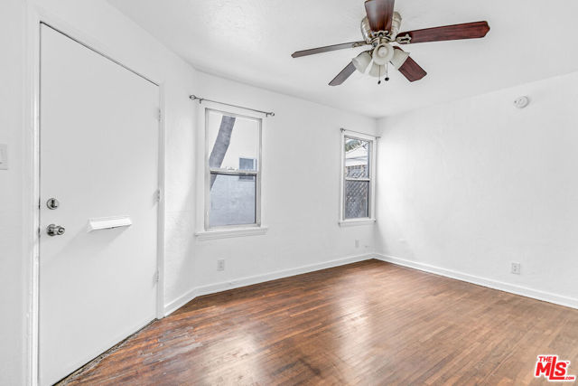 5918 1/2 Willoughby Avenue, Los Angeles CA: https://media.crmls.org/mediaz/e744f3ab-7f53-4e86-a83d-50a8420bb8de.jpg