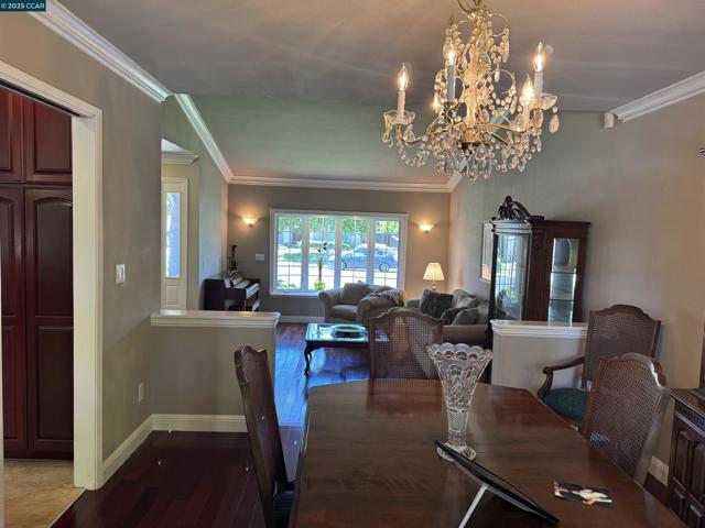 898 Luxury Dr, Concord CA: https://media.crmls.org/mediaz/e745301b-c1f1-45b9-b894-1e0d65098f83.jpg