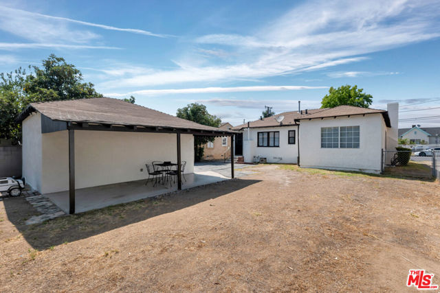 818 N Brand Boulevard, San Fernando CA: https://media.crmls.org/mediaz/e74538c1-3d72-4a39-a3ca-98b90cee2faf.jpg