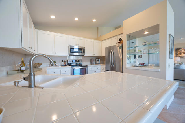 76948 Scimitar Way, Palm Desert CA: https://media.crmls.org/mediaz/e745712c-68d3-4d48-b9f7-bdccc7daffd8.jpg