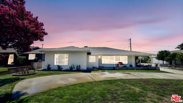 565 W El Morado Court, Ontario CA: https://media.crmls.org/mediaz/e745ded4-ce0a-42c5-8c09-8f138cd3fc19.jpg