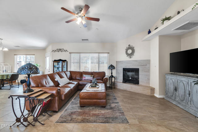 17717 Bangor Avenue, Hesperia CA: https://media.crmls.org/mediaz/e745ebbc-db21-42e6-9218-d40b105e02b2.jpg