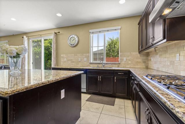 1420 Cielo Vista Lane, Gilroy CA: https://media.crmls.org/mediaz/e7476b2b-a8d9-4841-ae4d-894f160d2793.jpg