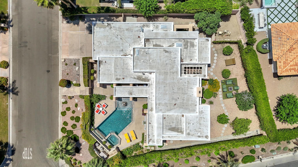 https://media.crmls.org/mediaz/e74793b5-e322-4282-84b7-a3faab013b09.jpg?preset=X-Large