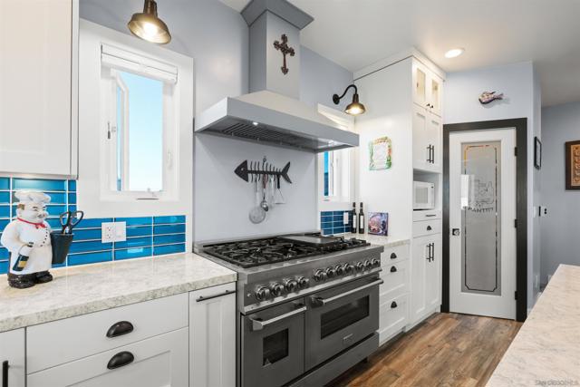 413 Delaware St, Imperial Beach CA: https://media.crmls.org/mediaz/e747ae01-78e2-4528-95a2-8206f5b24039.jpg