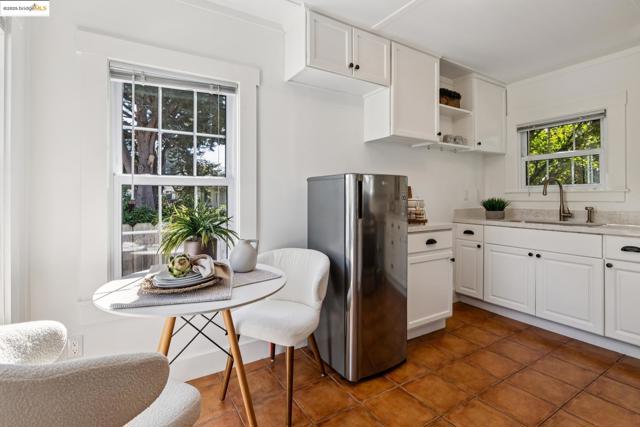 1642 10Th St, Berkeley CA: https://media.crmls.org/mediaz/e747d0e4-cd67-4b8b-bb86-32385f6371d3.jpg