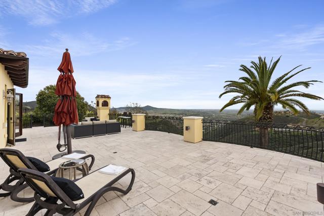 18233 Via Ambiente, Rancho Santa Fe CA: https://media.crmls.org/mediaz/e747e652-d86c-4378-aa7c-e517a037b4f8.jpg