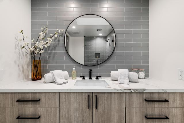 11 Sussex Court, Rancho Mirage CA: https://media.crmls.org/mediaz/e747ed82-e8ee-46b8-ba98-53daa7d060b3.jpg