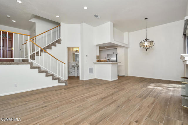 251 Hill Ranch Drive, Thousand Oaks CA: https://media.crmls.org/mediaz/e747fb04-f876-4e1d-9204-c2d3abec9f26.jpg
