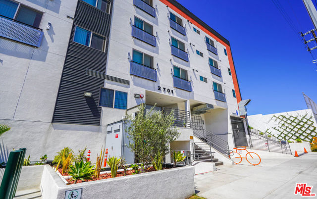 2701 James M Wood Boulevard, Los Angeles CA: https://media.crmls.org/mediaz/e7481d5f-16ab-45f0-8c9a-104e02a4a50a.jpg