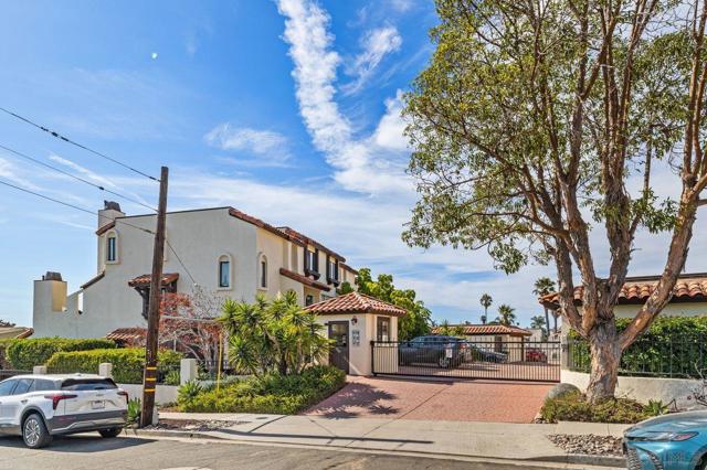 4732 Iroquois Ave, San Diego CA: https://media.crmls.org/mediaz/e7481ef8-058d-4906-b1b4-5c2ec761c9d8.jpg